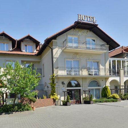 Hotel Mateo Stopnica Buitenkant foto