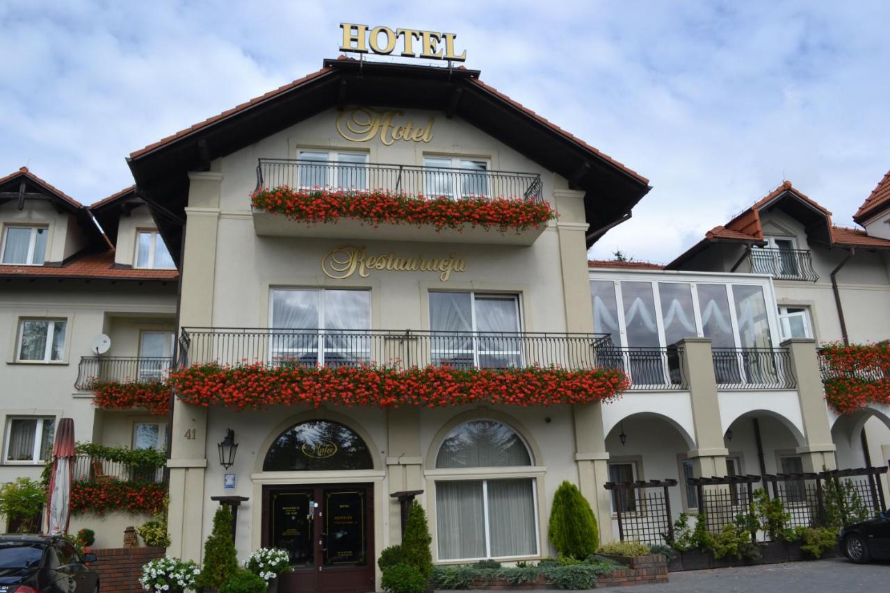 Hotel Mateo Stopnica Buitenkant foto